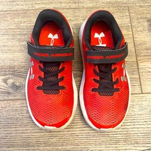 Boys Under Armour Shoes Size 11.